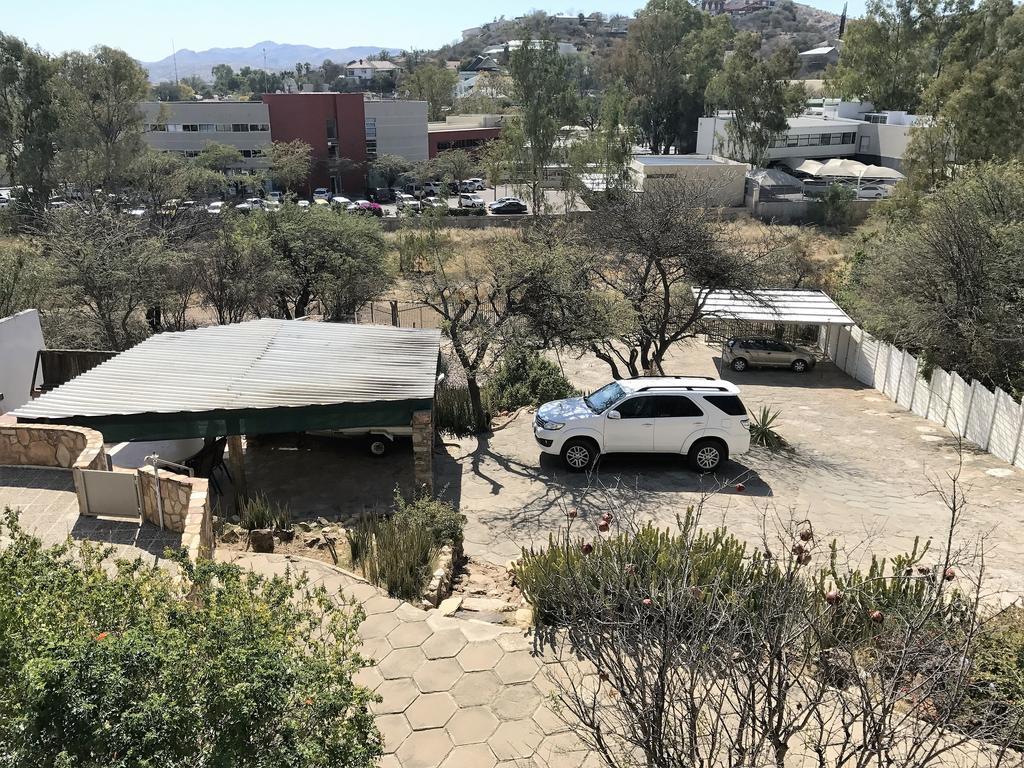 Bryan's View Apartment Windhoek Bagian luar foto